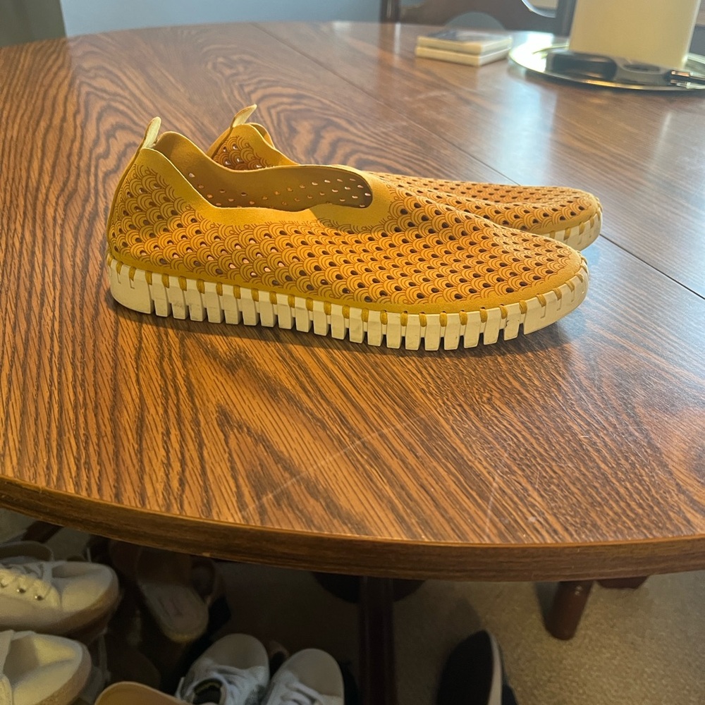 Ilse Jacobsen HORNBAEK Women's Tulip Shoes in a perforated yellow - Picture 4 of 5